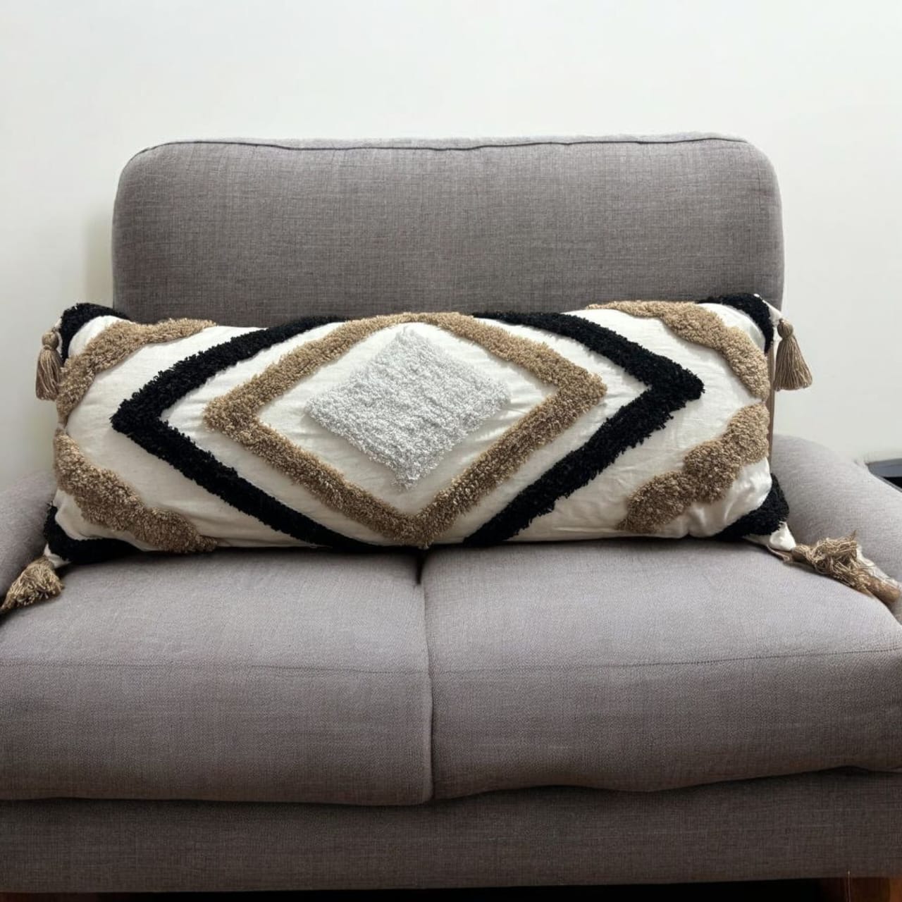 black-tan-diamond-trellis-tufted-lumbar-cushion-cover